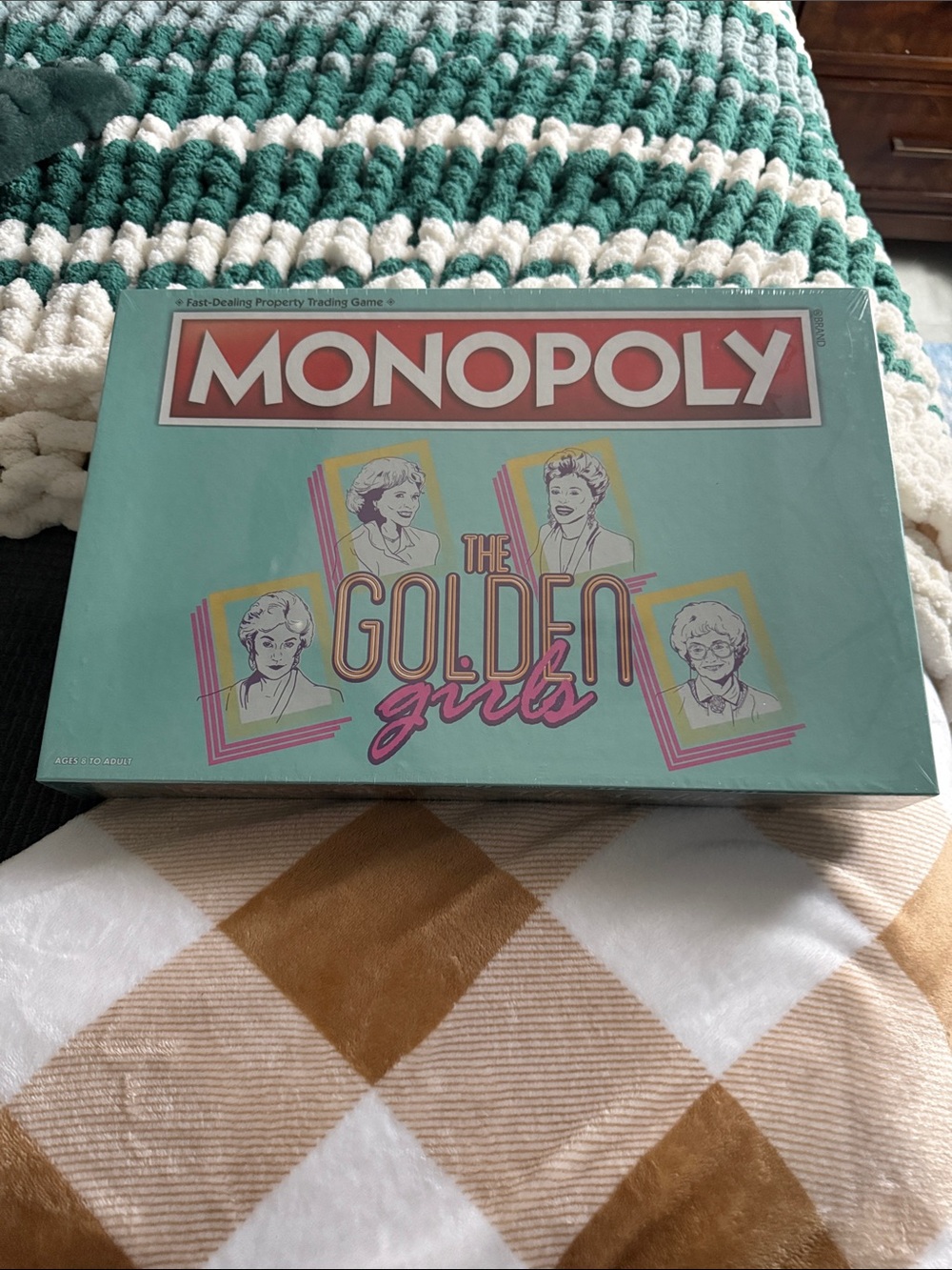 Hasbro Monopoly The Golden Girls - Teal, Pink, Yellow